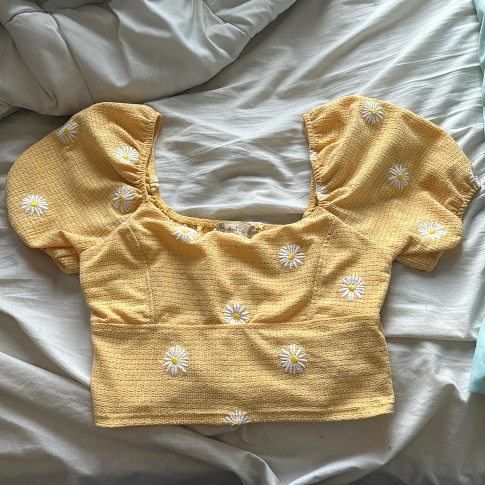 Yellow Daisy Crop Top Blouse with Ruffled Sleeves (Altard State) Size: small